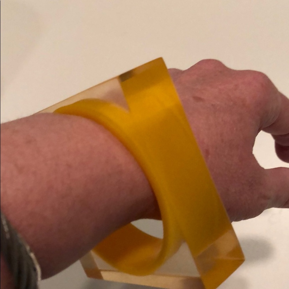NORDSTROM LUCITE YELLOW GOLD BRACELET - Picture 5 of 6